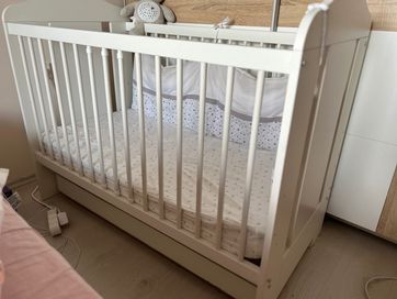 ПОДАРЯВАМ Дървено бяло креватче за бебе