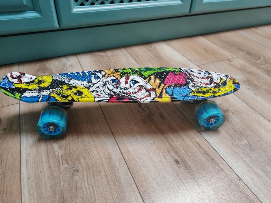 Placa skateboard NOUA fish cu luminite+protectii maini,coate,genunchi