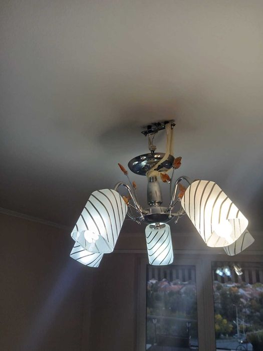 Vand candelabru cu 5 abajururi