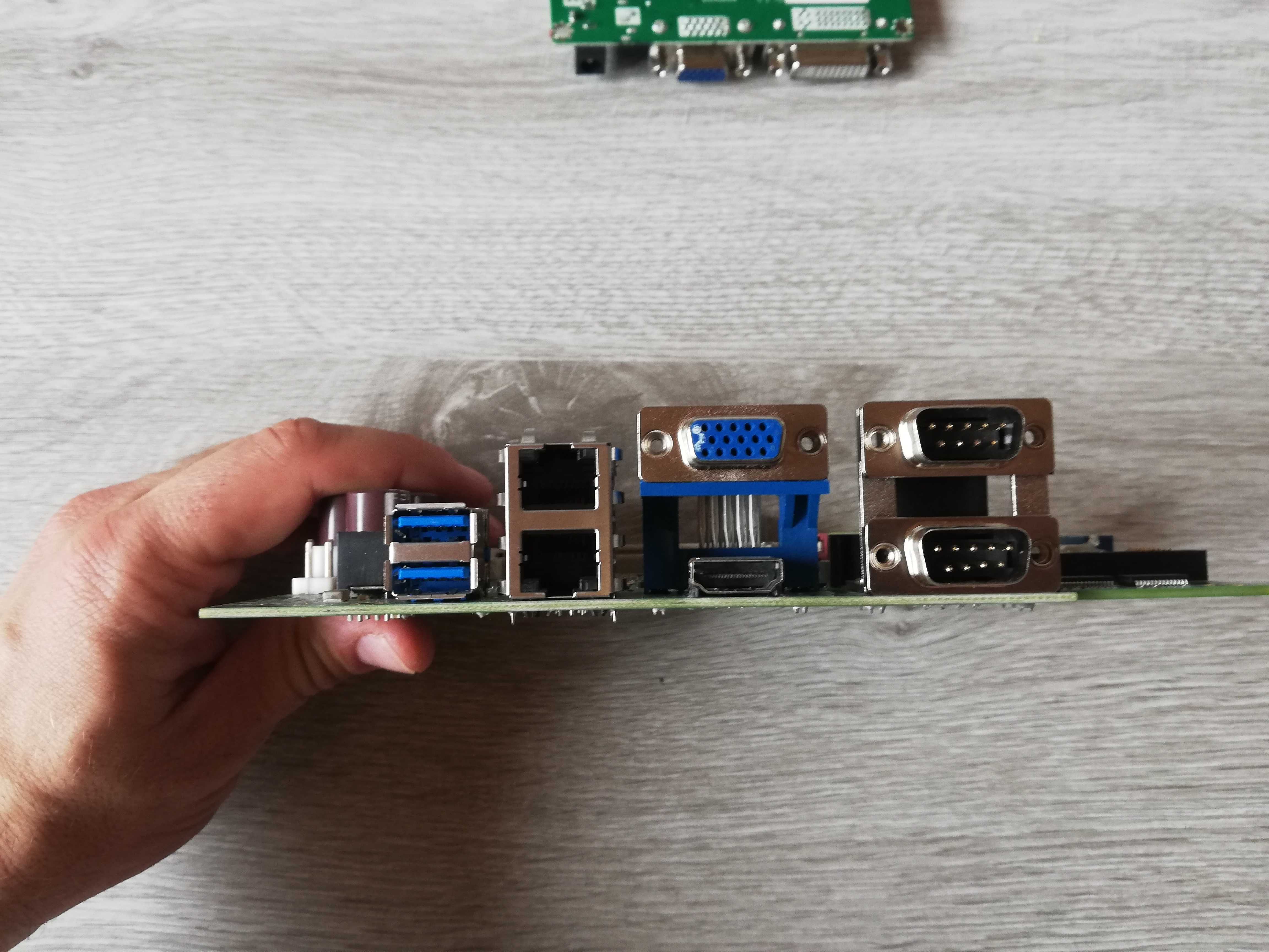 Axiomtek eBox626-853-FL Fanless Embedded PC