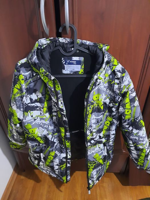 Продам дет зимнесезонную  куртку
