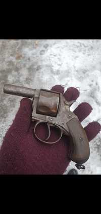 Стар револвер за колекция
