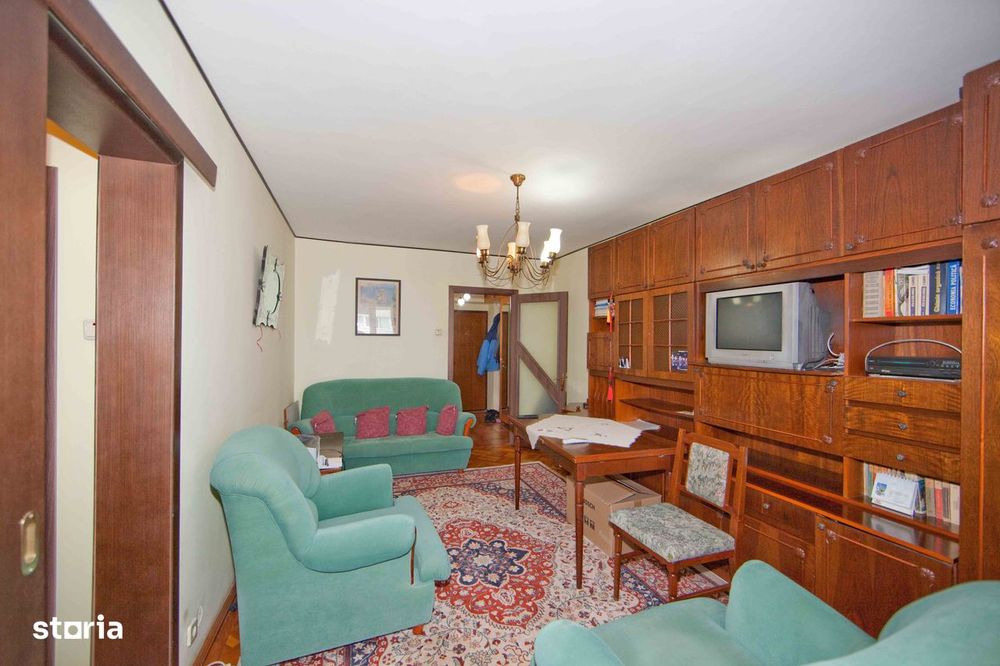 3 camere stradal pe Bulevardul Tineretului vizavi de parc langa metrou