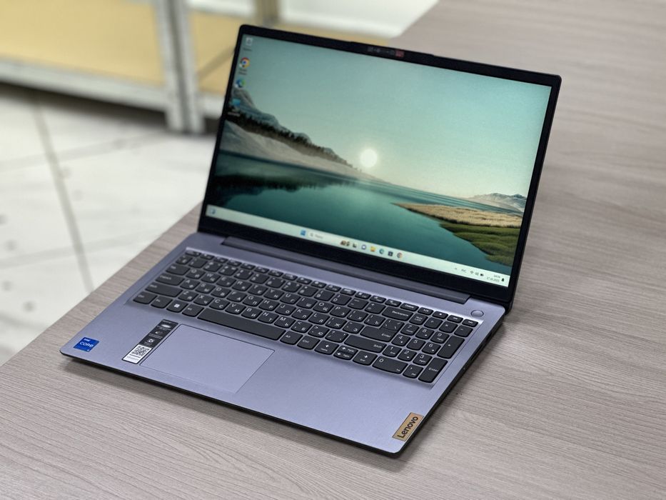 Ноутбук Lenovo / i3-1215U / 512gb SSD / 8gb ОЗУ / kapsi 0-0-12