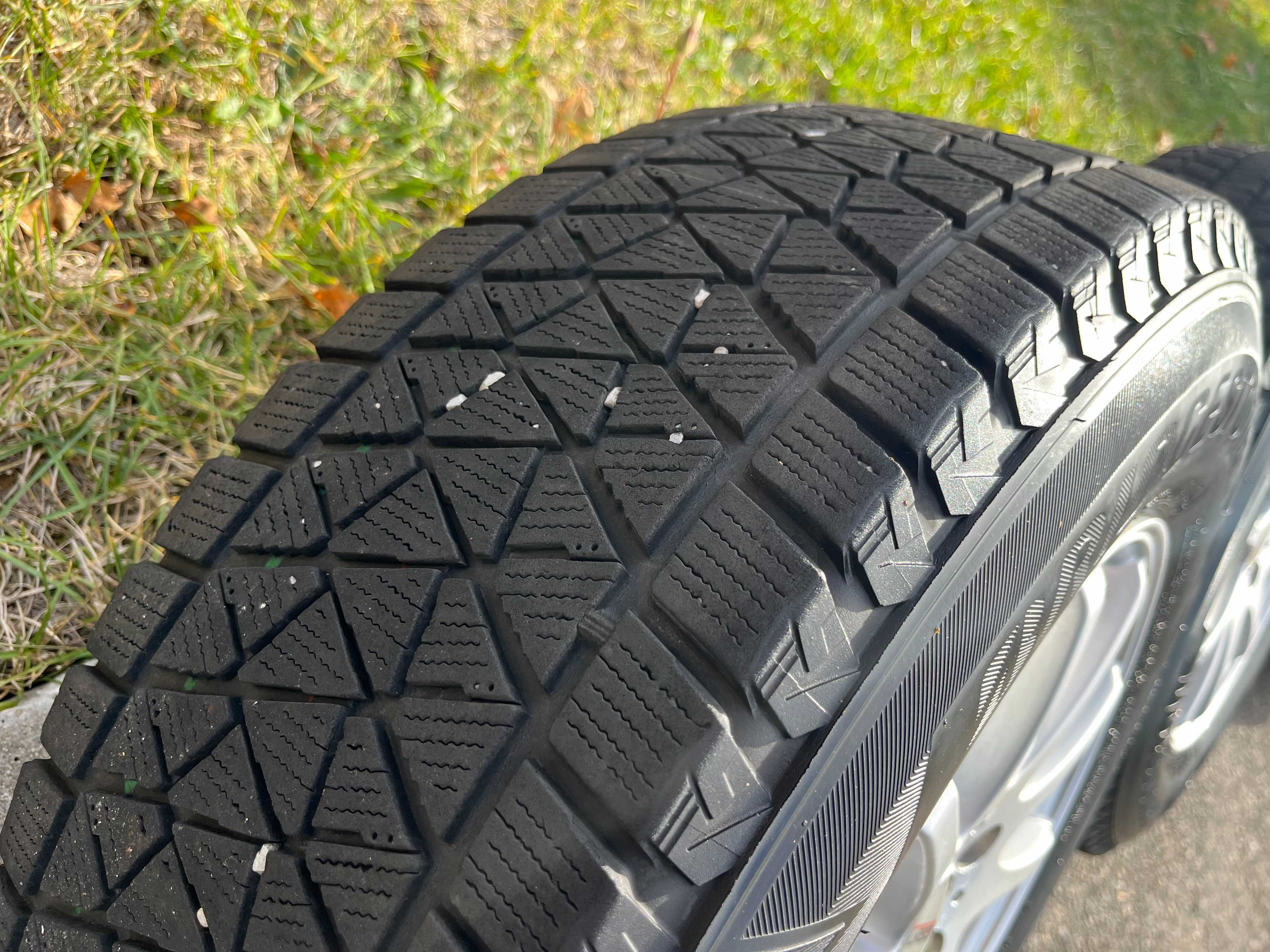 Джанти 5x114 със зимни гуми 215/70 R16 Bridgestone Blizzak