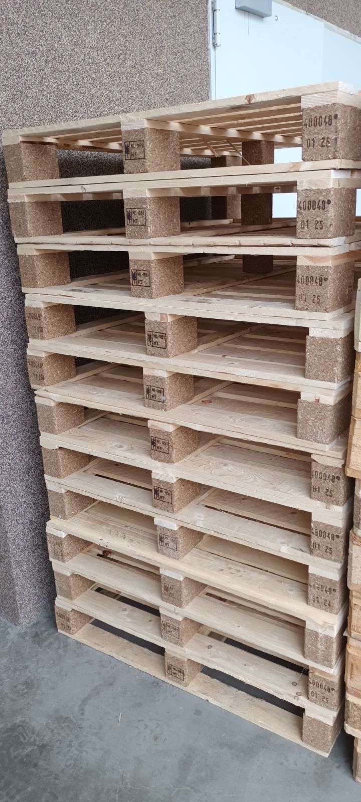Продавам дървени скари 100/120 като нови.