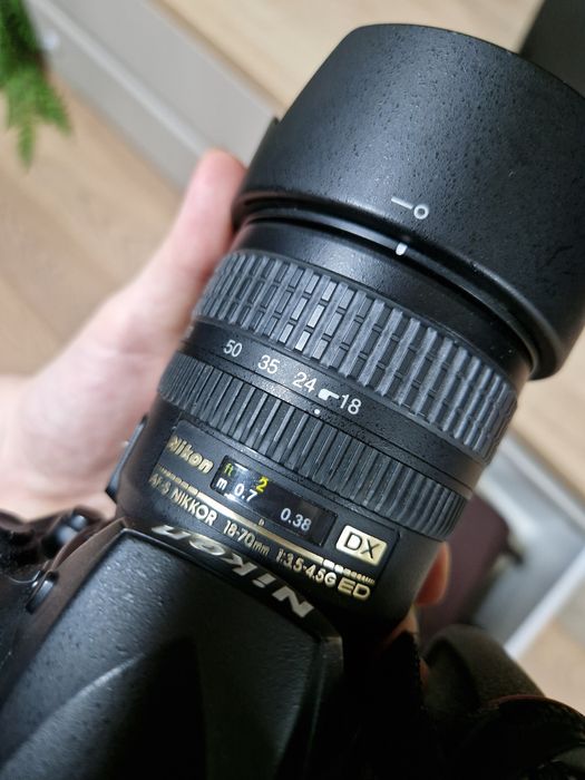 Nikon D200 body+obiectiv+blitz+geantă