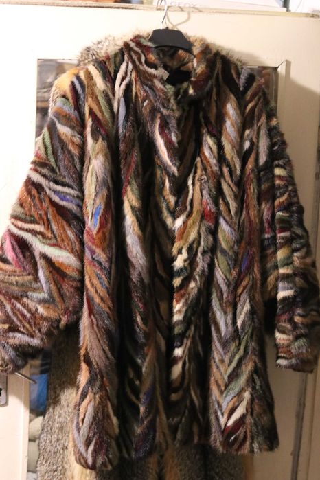 LUXURIANT! Sublima haina din vizon imperial ,vopsit.