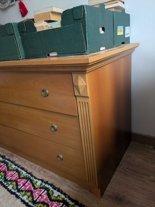 Comodă din lemn cu sertare