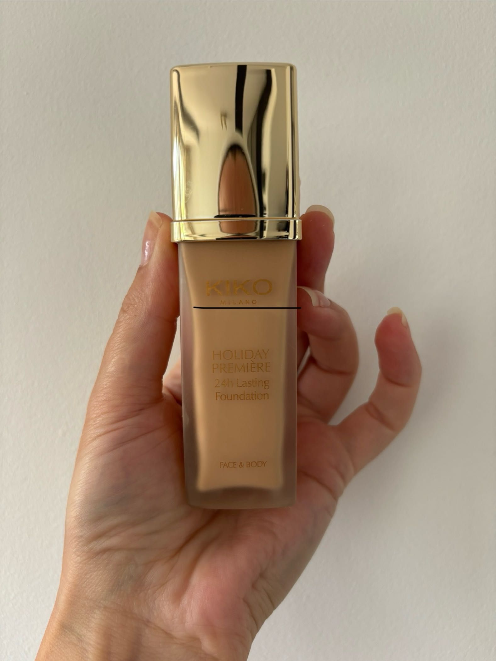 Kiko Milano водоустойчив течен фон дьо тен с четка
