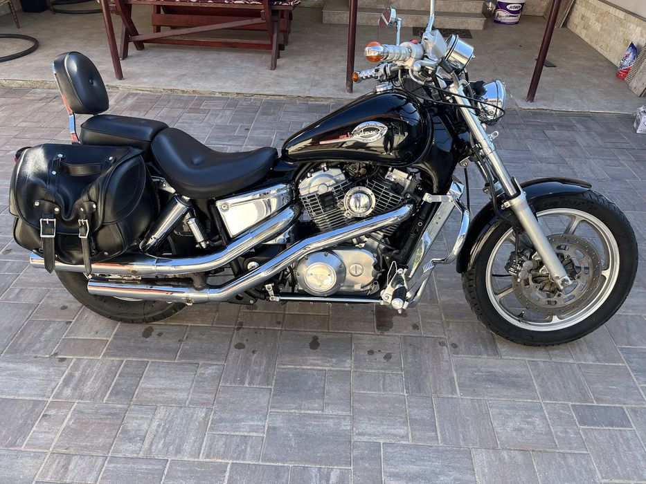 Vand sau schimb Honda Shadow 1100