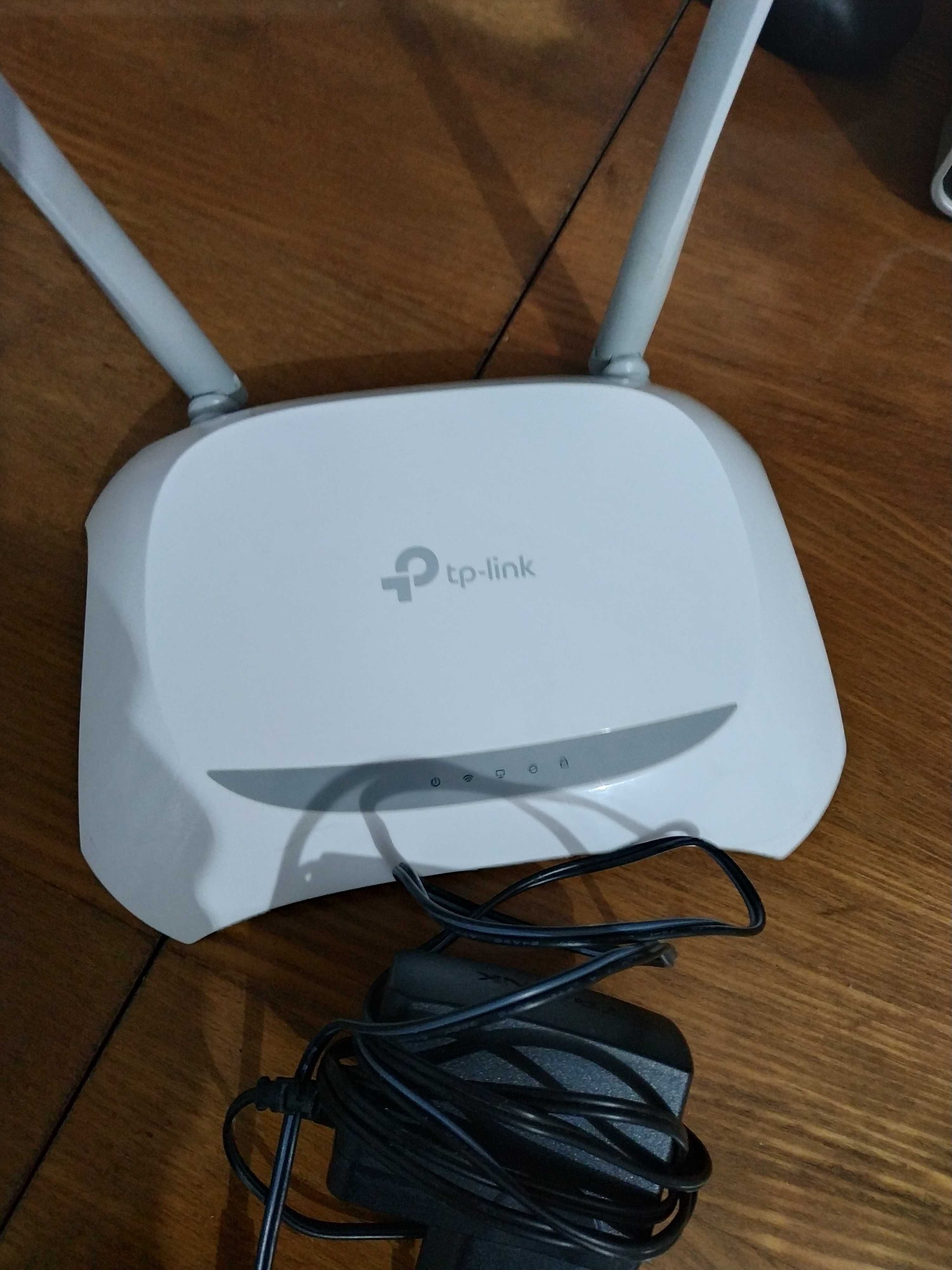 Вай-фай роутер TP-LINK_E19 C, рабочий, скорость до 300 Мбит/с