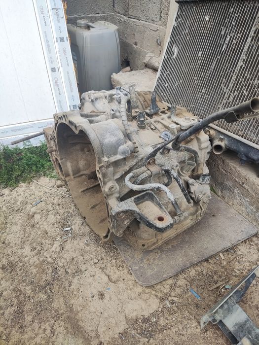 Каробка передач 5 ступенчитый  от  lexus rx330 .