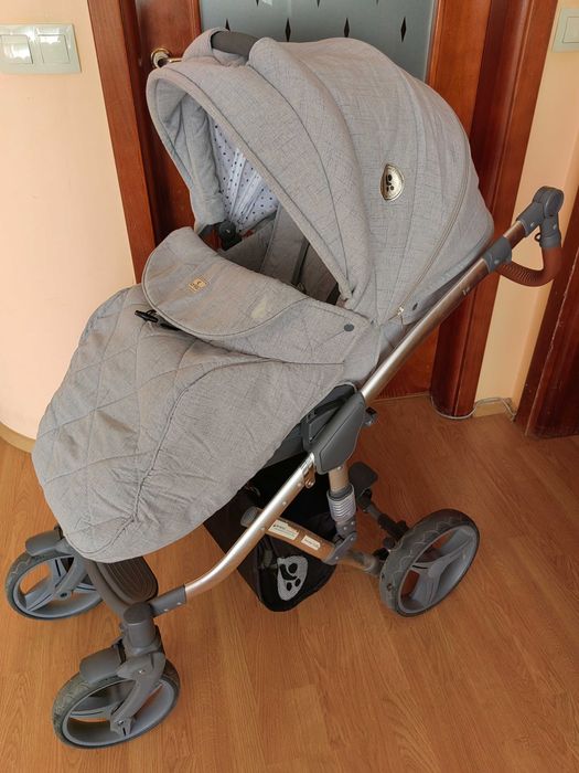 Количка с два коша за новородено и за след 6 месеца с падарък кенгуру