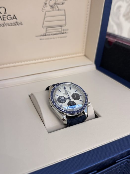 Omega Silver Snoopy Chronograph 42 mm.
