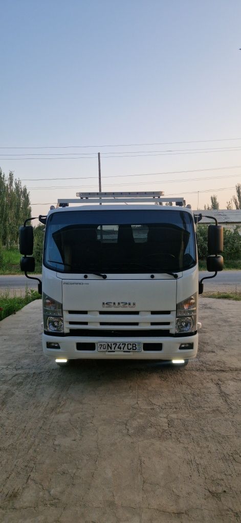 Isuzu evakuator+manipulyator