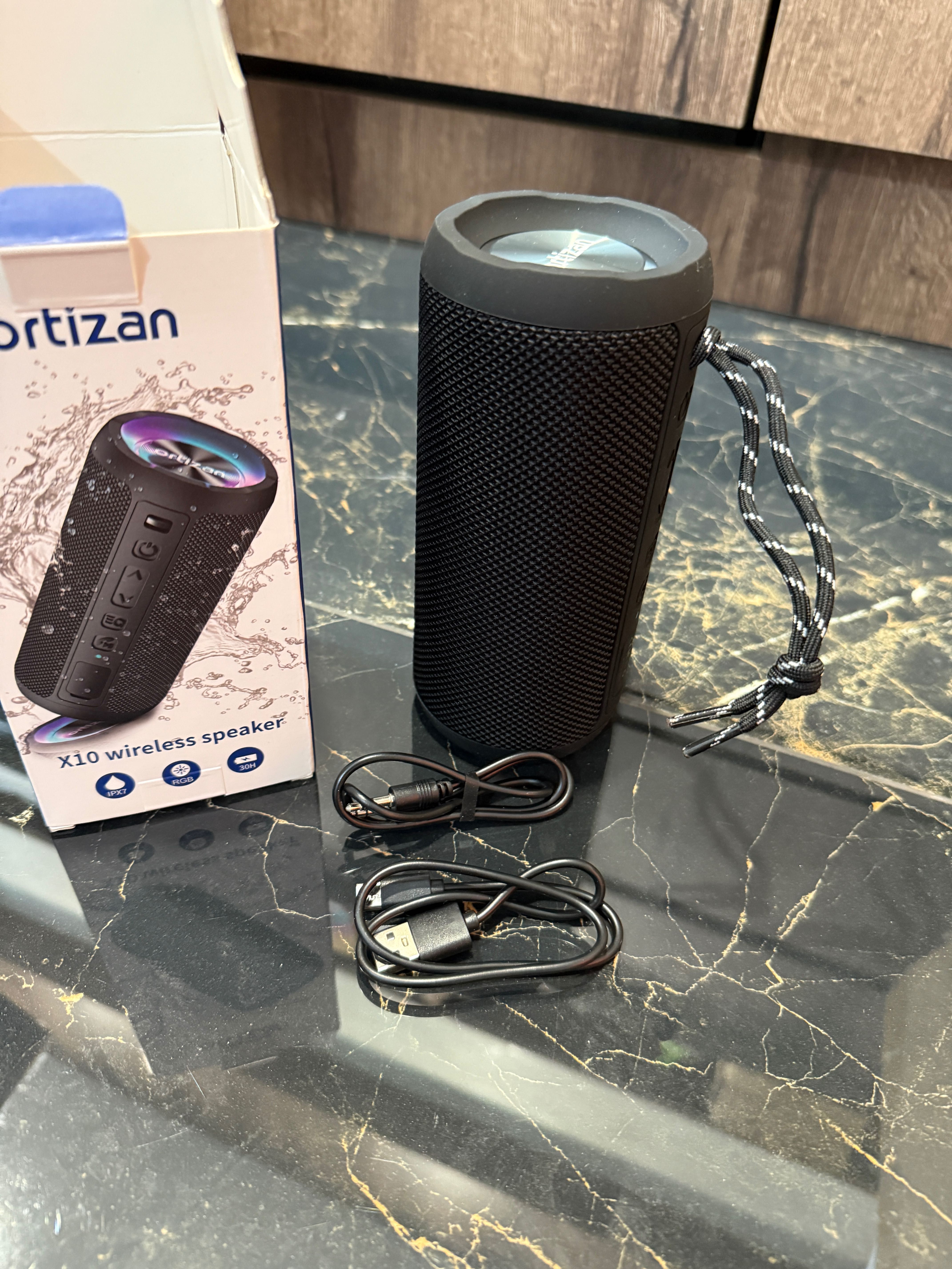 Преносима Bluetooth тонколона Ortizan с ритмични светлини