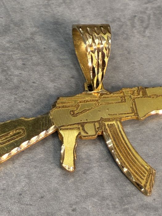 Златна висулка Калашник - 18к