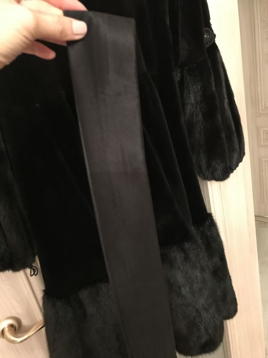 Норковая шуба длинная размер 42. Череого цвета