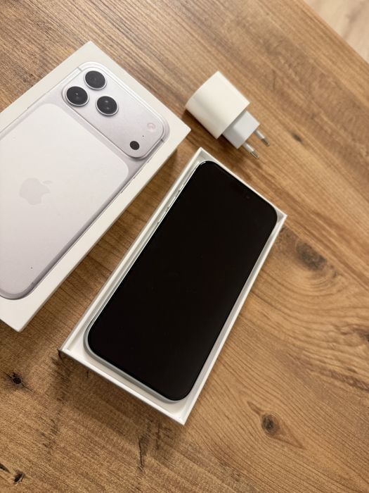 IPhone 17 PRO MAX Гаранционен като НОВ ! Silver - Сив !