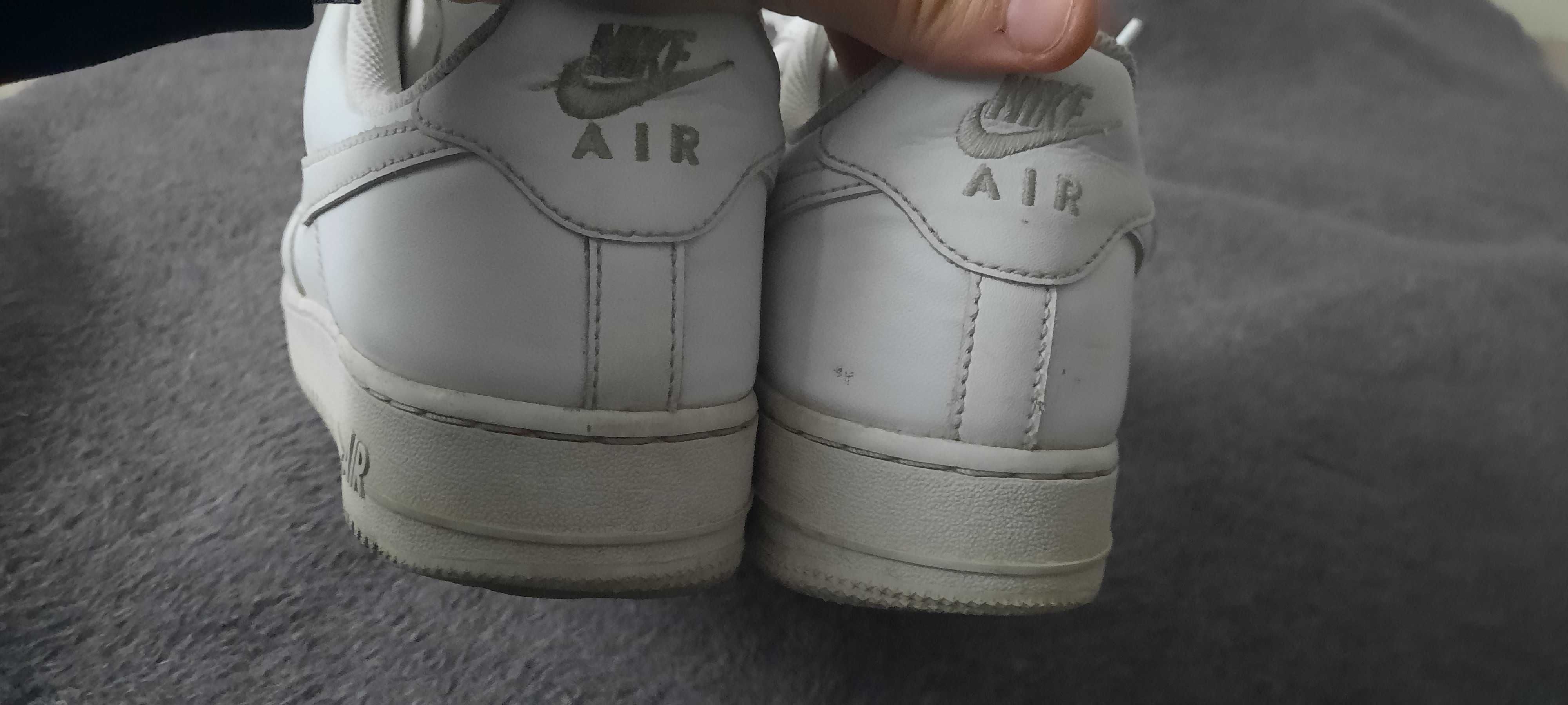 Продавам air force 1