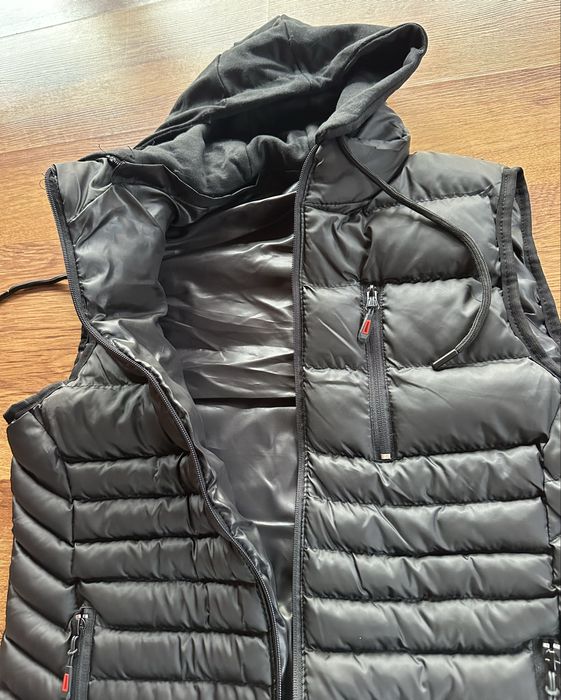 Мъжки,черен елек Nike със сваляща се качулка и ципове на джобовете