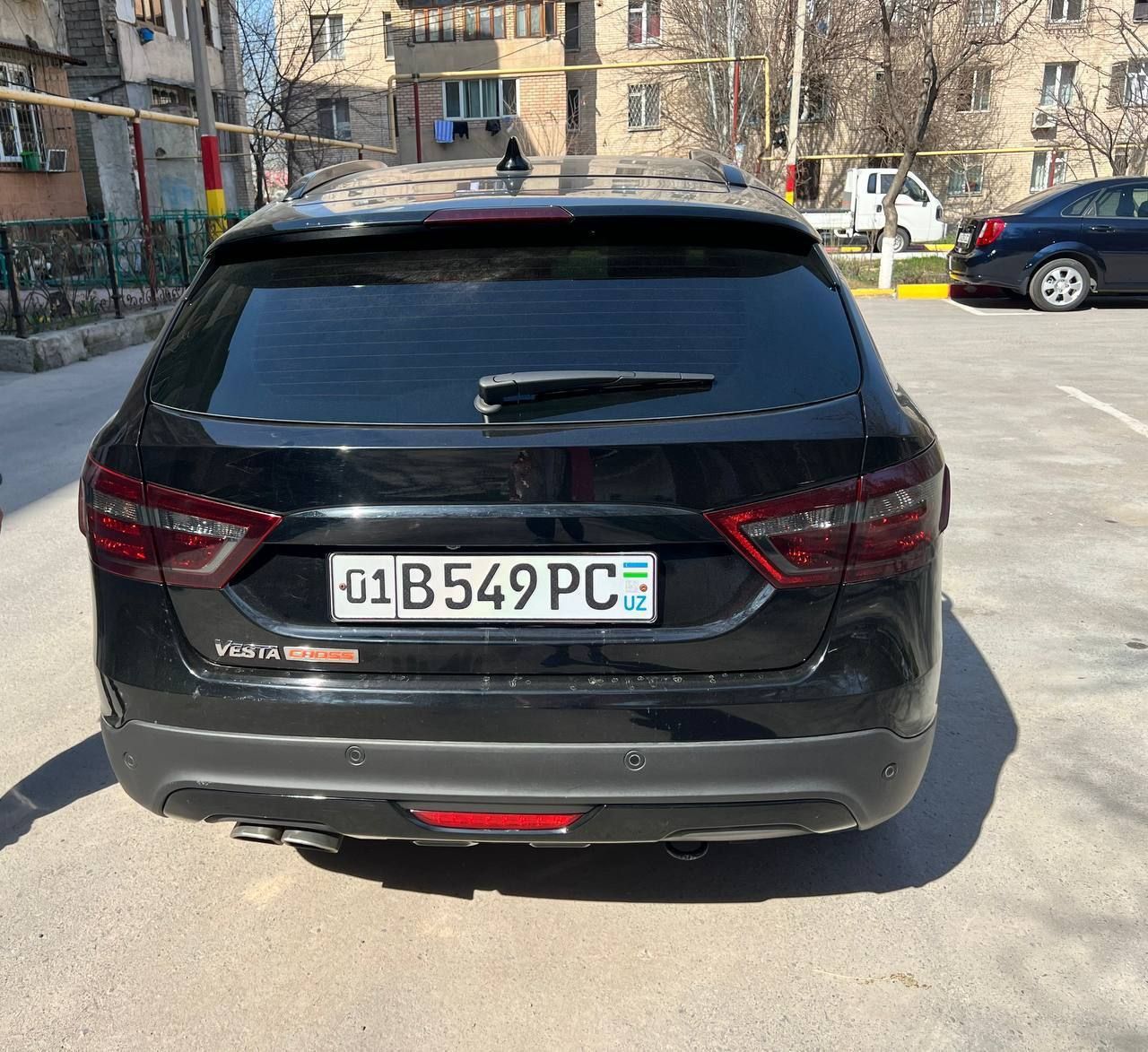 Lada Vesta cross sotiladi