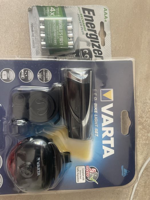 Set lampa led pentru bicicleta Varta 18803  3W si 4 accum Energizer