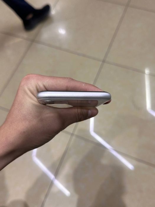 iphone 11 225$ 128gb