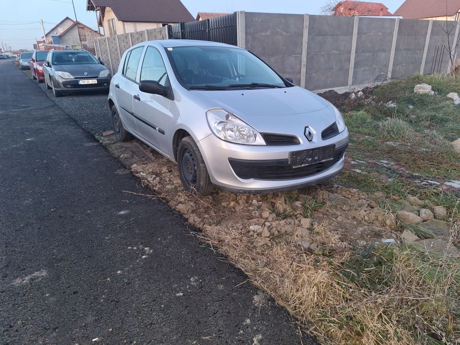 Dezmembrez renault clio 3 1.2 benzina