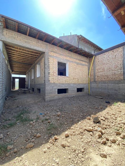 Uchaska 2.5 sotix keles mosti yonida