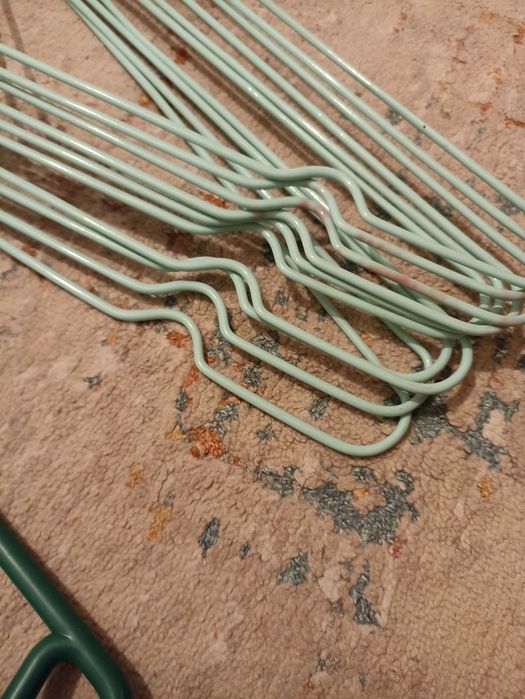 Вешалки не использованные. В отличним состоянии.