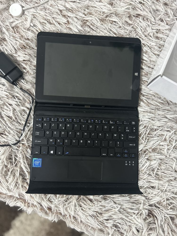 Таблет KLIPAD 2-in-1 с клавиатура и калъф