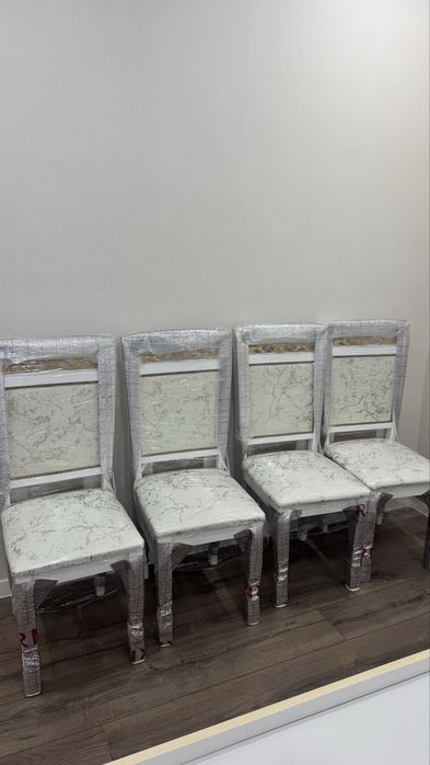 продам стулья,новые 4 штуки,упаковку не открывали
