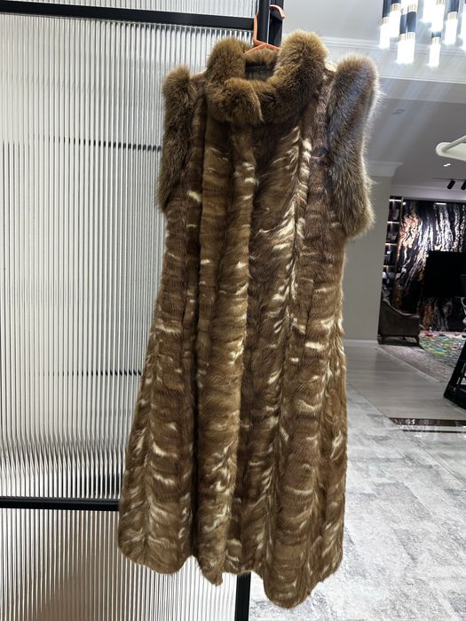 Продаю натуральную длинную жилетку