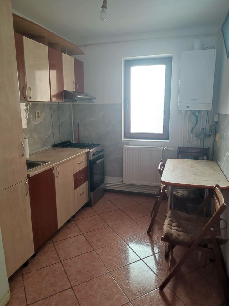 Închiriez apartament cu 3 camere