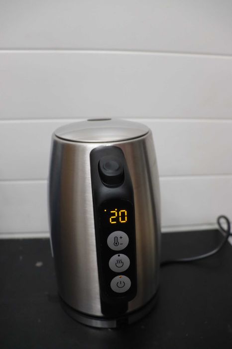 Кана Midea с настройка на температурата 40-100C, 1.7L, 2200W