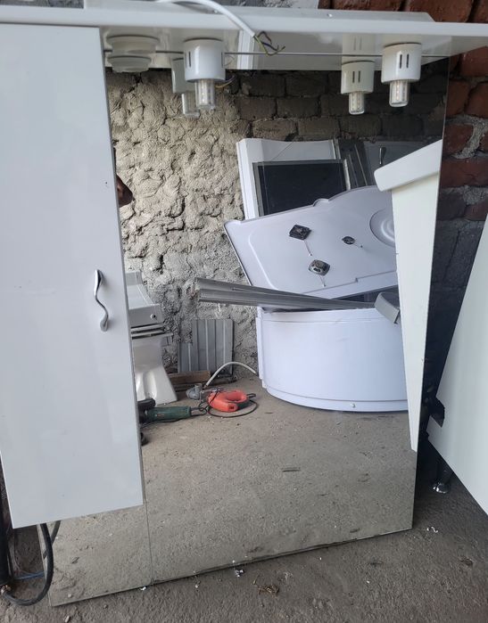 Vand lavoar si masca baie+ dulap cu oglinda si iluminare