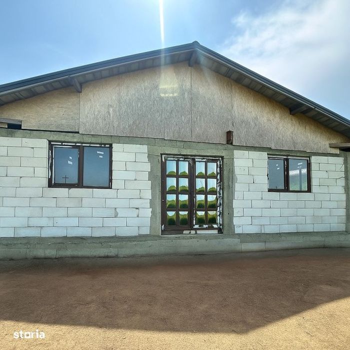 Casa de vanzare, Paco Petresti