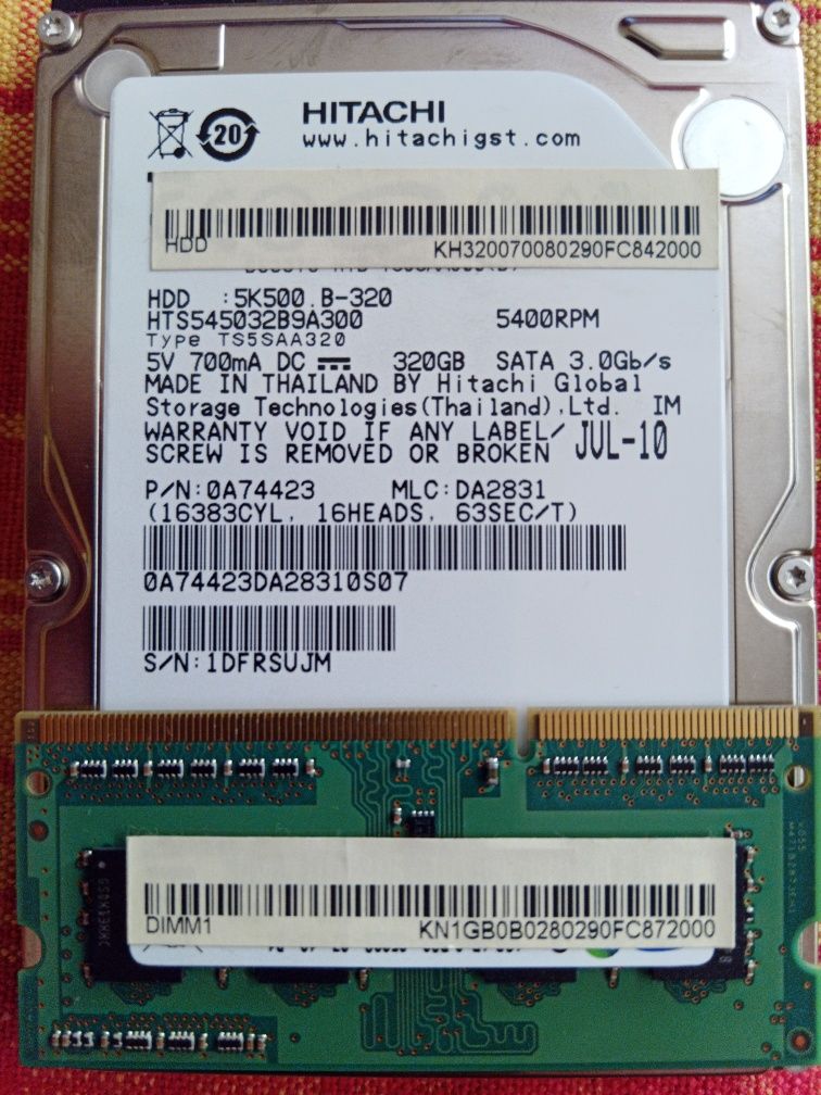 Hard disk laptop 320 GB si modul ram 1GB
