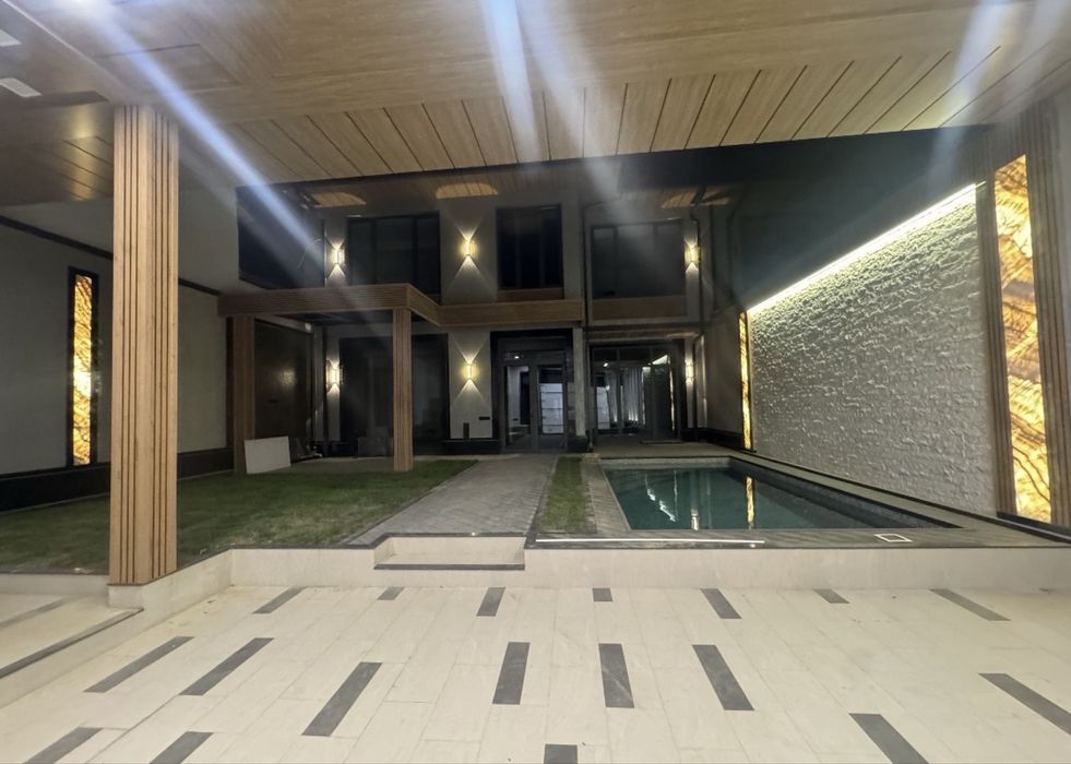 Ракатбоги 3.7 соток Хайтэк Дом 370 м2