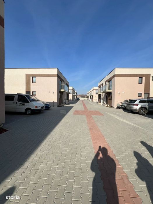 Casa la 2 km de Metroul Raul Doamnei