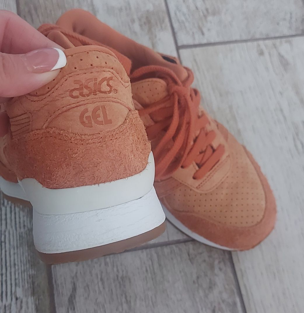 Дамски сникърси ASICS