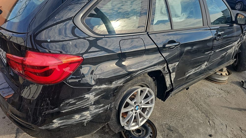 Vând BMW lovit îl dau la dezmembrat