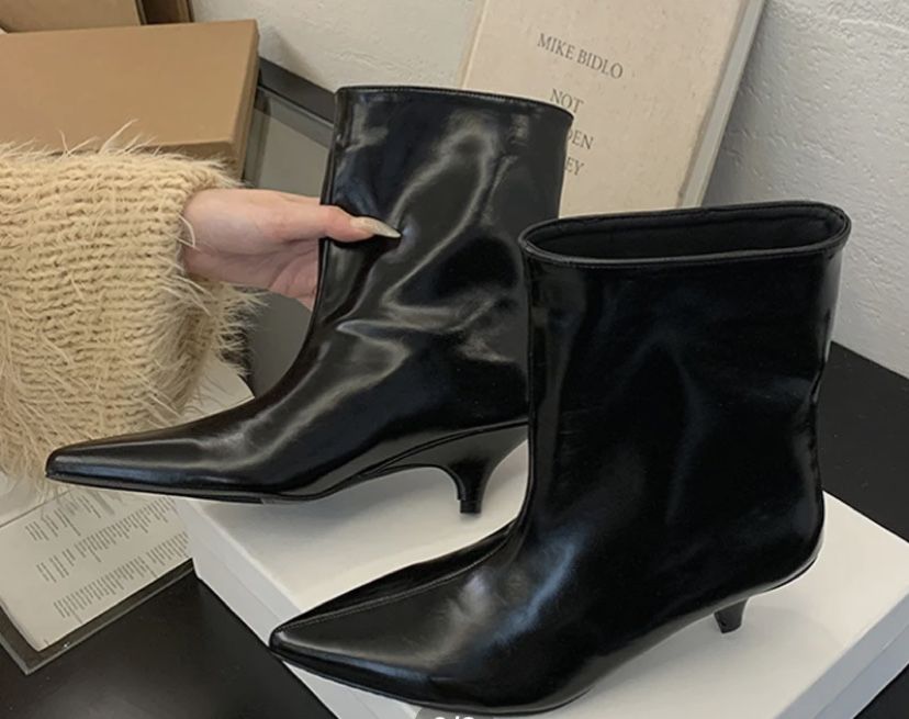 Сапоги женские куплена по заказу стильные