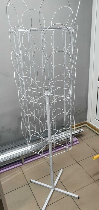 Стойка для демонстрации головных уборов