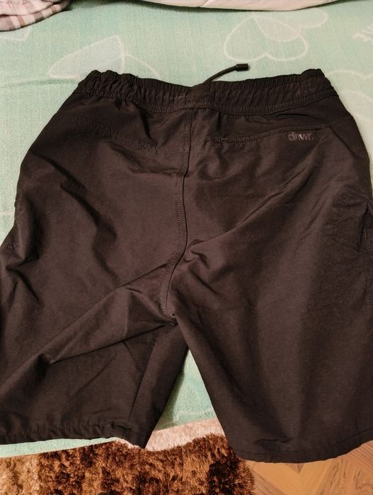 Pantaloni cargo scurți de pe Zara.com cumpărați cu 150 RON