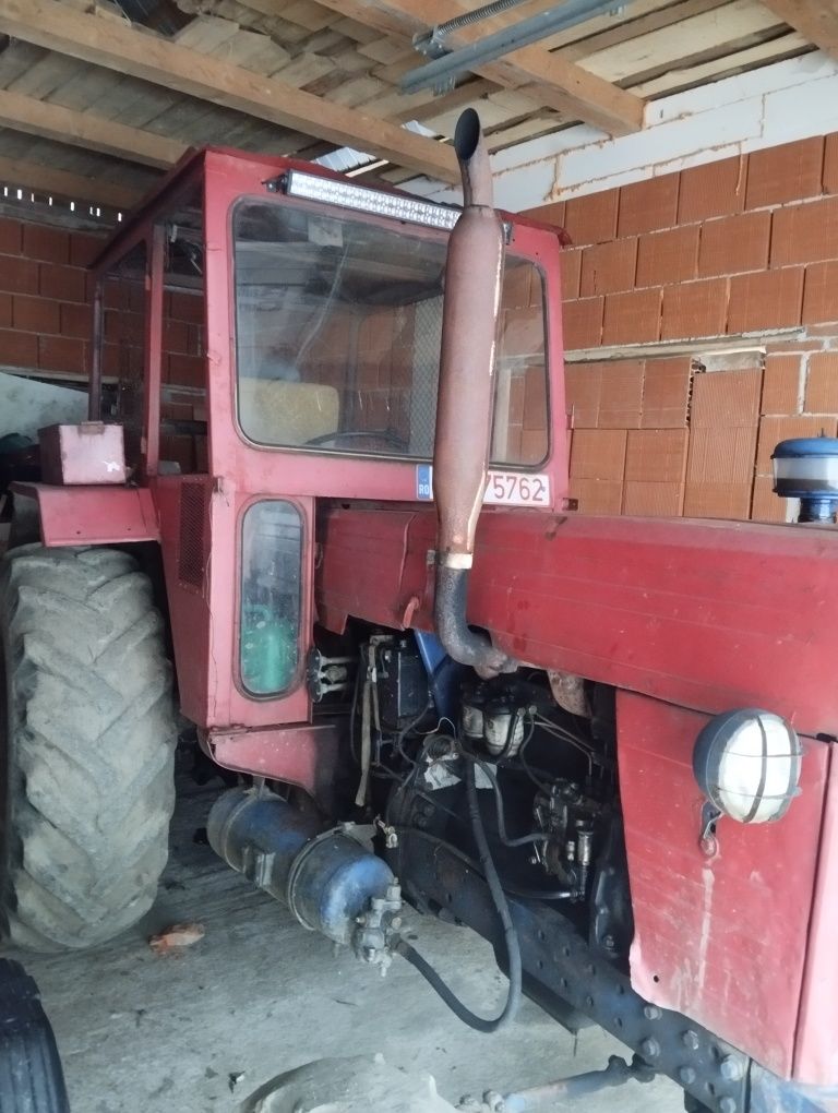 Vând tractor 650