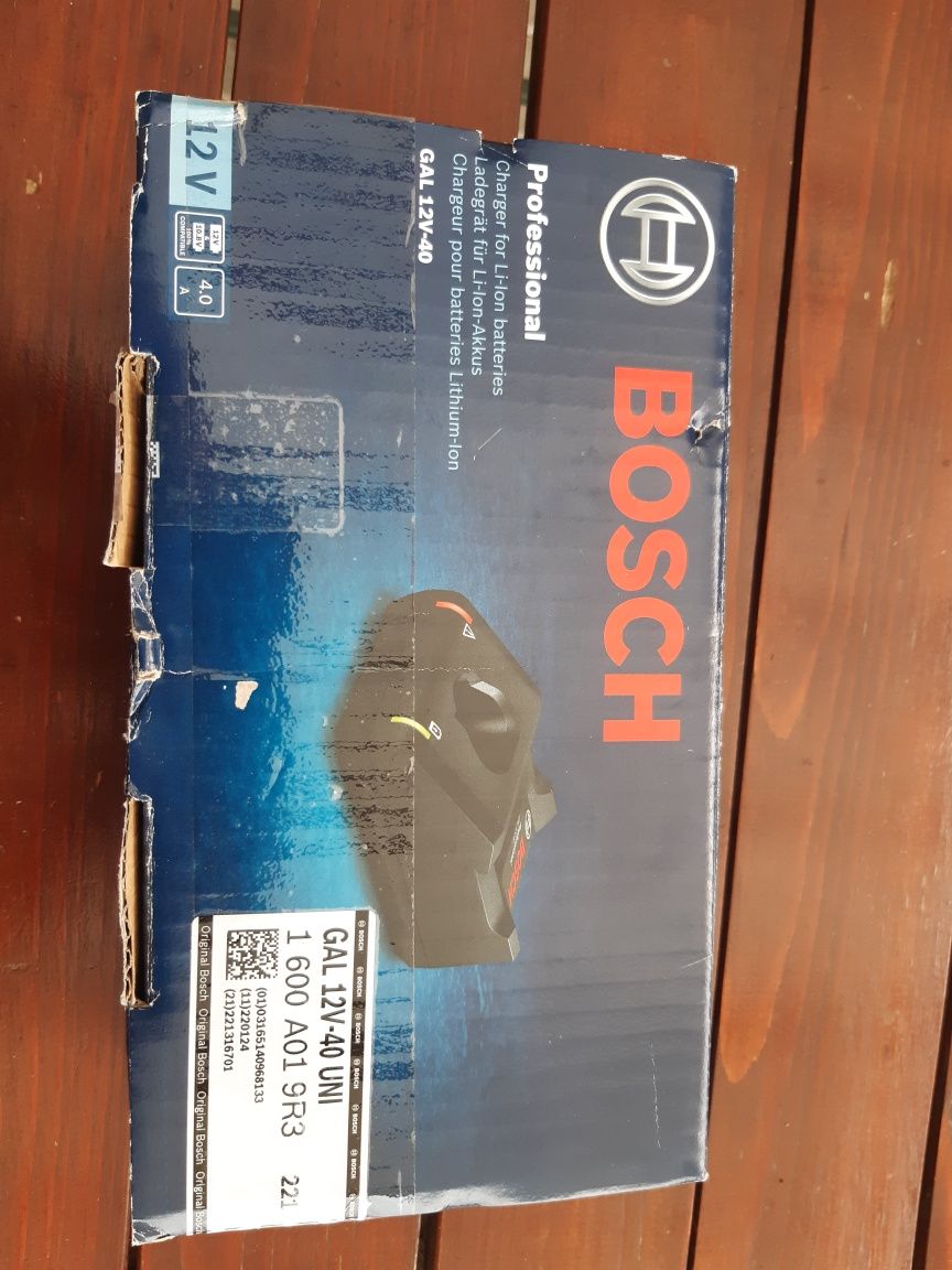Incarcator Bosch 12v 4Ah NOU