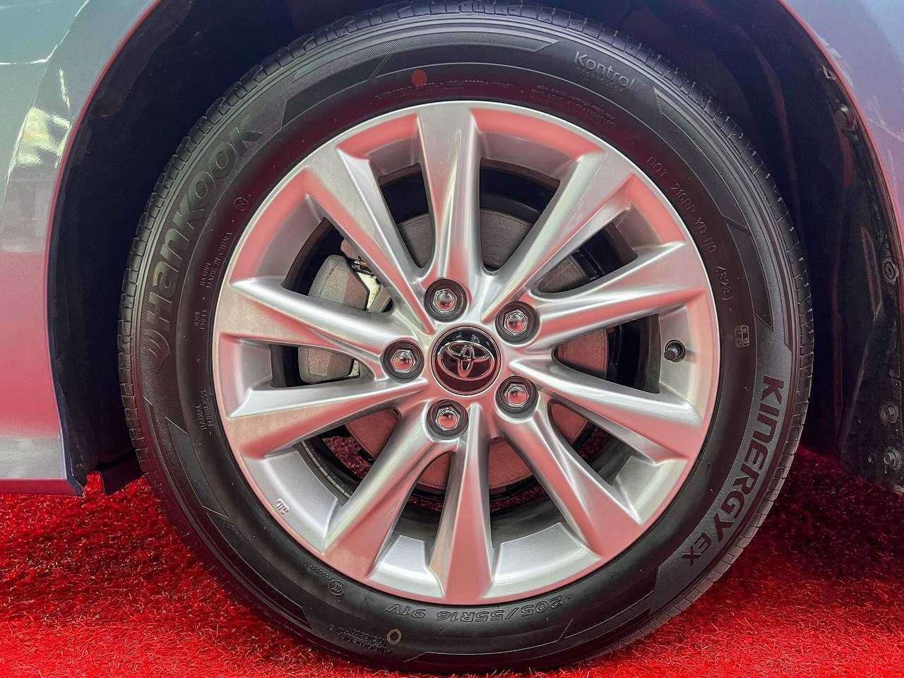 toyota corolla 1.8 гибрид Можно  ЧЕРЕЗ  БАНК